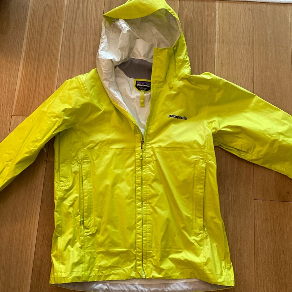 COPY - Patagonia Men’s medium rain jacket in bright yellow/green (tennis ball l…